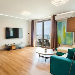 Minimal Loft Art With Sea View Over Harbour Appartamento